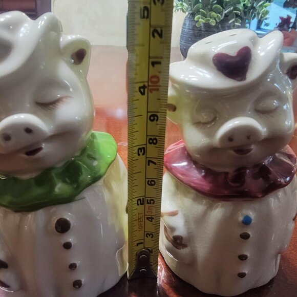 1940s Vintage Shawnee Salt and Pepper Shakers Smiley and Winnie Pigs - Picture 12 of 13